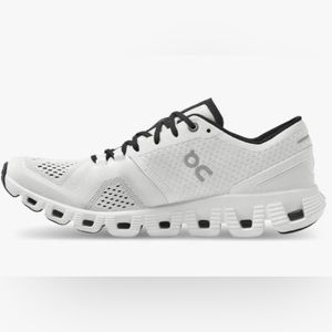 On cloud x2 white women’s size 9.5